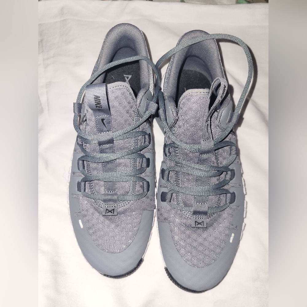 Nike Men's Athletic Shoes in Gray